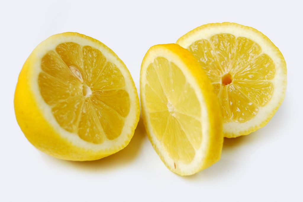 Agua con limon en tu dieta diaria