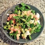Ensalada de canonigos, atun y aguacate